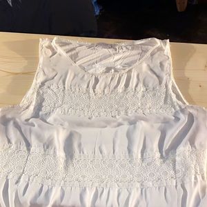 Tank top with lace designs